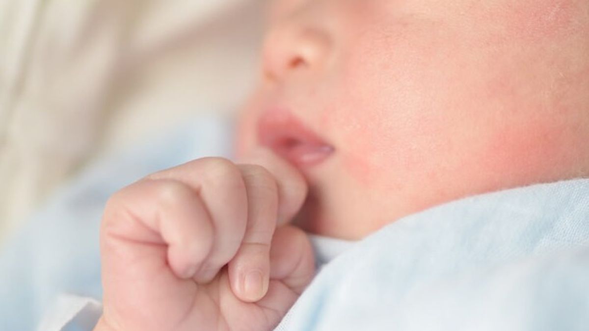 Initial: Naturellement contagieuse, l’histoire d’un bébé de 19 mois atteint du cancer des ovaires stade 3