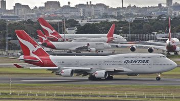 Sydney <i>Lockdown</i>: Qantas Pangkas Penerbangan Domestik, Rumahkan 2.500 Karyawan