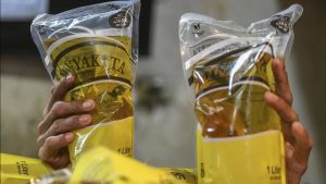 Penuhi Kebutuhan Jelang Ramadan dan Idulfitri, ID FOOD Guyur 48.000 Liter Minyakita ke Pasar