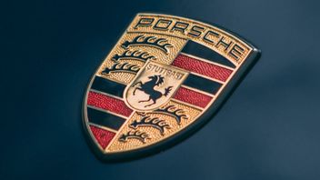 Porsche Sees EV Potential, CFO: Buyers Are Willing To Pay More For New Technology