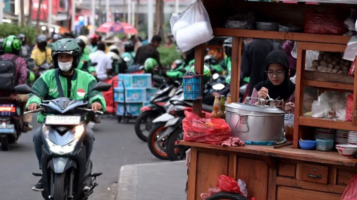 Deflasi Lima Bulan Berturut-turut karena Masyarakat Tak Punya Uang untuk Belanja