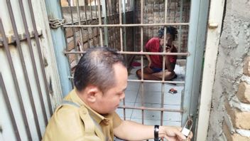 Two ODGJ Suspended in a Cage in Ponorogo Taken to RSJ Menur