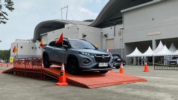 Jajal Langsung Suzuki Fronx di GIIAS,  SUV Stylish dengan Segudang Fitur Canggih