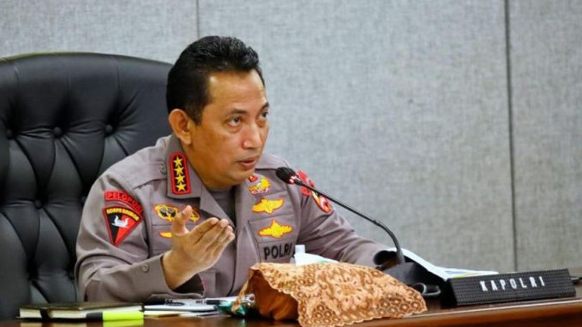 National Police Chief Listyo Sigit Orders His Staff To Help Maintain Smooth Distribution Of Bulk Cooking Oil According To HET