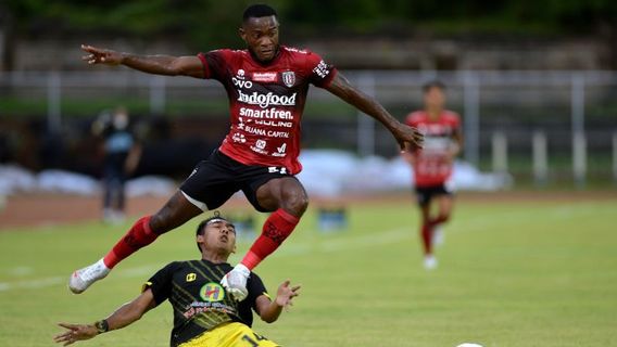 Dari Ruang Ganti Sempit sampai Tenda Portabel untuk Jumpa Pers, Liga 1 di Bali Dihujani Kritik, Dirut LIB: Yang Penting Lapangannya Bagus