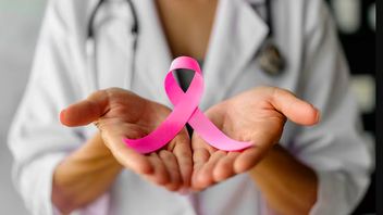 illes dans les seins ne signifient pas toujours le cancer, le médecin explique :