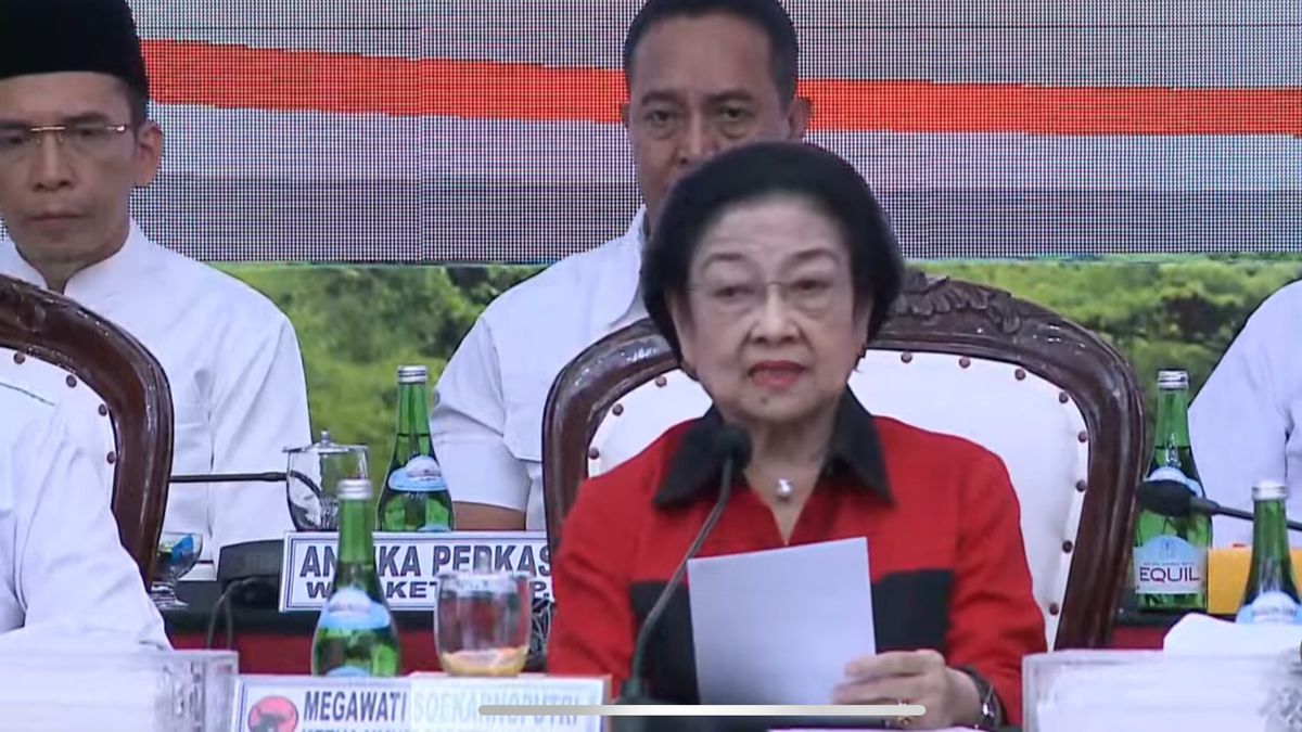 <i>BREAKING NEWS</i> Megawati Umumkan Mahfud MD Dampingi Ganjar Pranowo di Pilpres 2024