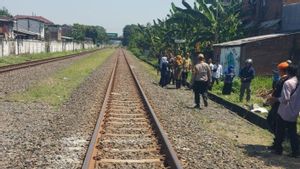 KA Sembrani heurté par un vélo Nekat percuté par une croix de train à Semarang, 1 mort