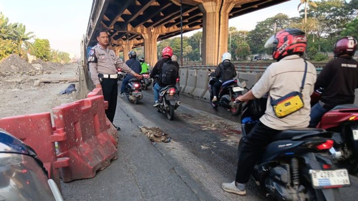 Jalan Bergelombang Bikin Motor Oleng, Ibu dan Anak di Pademangan Jatuh dan Tewas Terlindas Truk