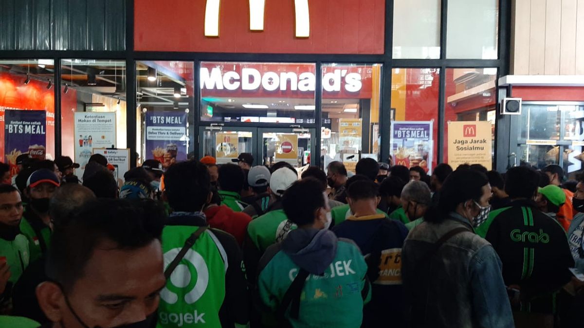 Foule De La File D’attente De Repas BTS, 20 Points De Vente McDonald’s Jakarta Temporairement Fermés, 12 Points De Vente Reçoivent Une Réprimande écrite