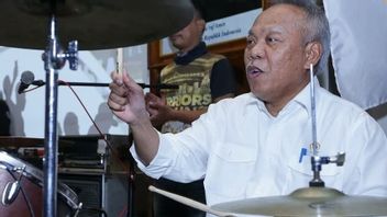 Viral, Menteri Basuki Jadi Drummer Baru Kotak!