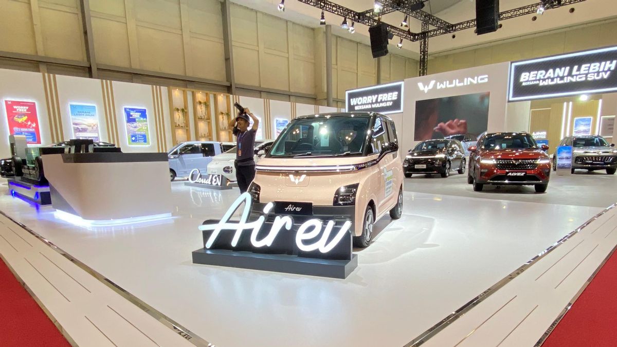 Wuling Bawa Lini Kendaraan Listrik Lengkap Termasuk Mobil Listrik Populer Air ev di GJAW 2024