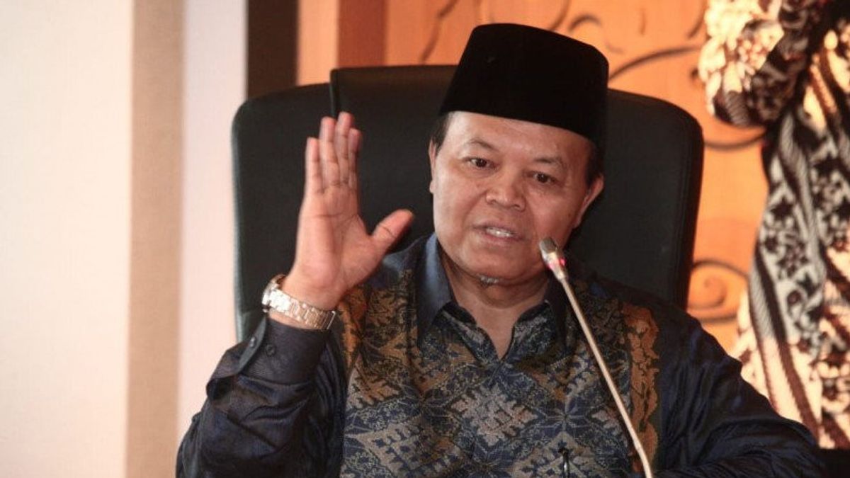 Wakil Ketua MPR HNW Minta Mendikbud Revisi SKB tentang Seragam