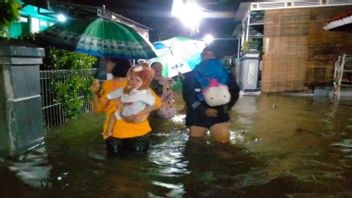 10 - وقد غمر عدد من القرى في باتانغ الفيضانات والانهيارات الأرضية.