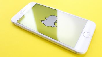 Amazon Users Can Shop On Snapchat Without Moving Apps