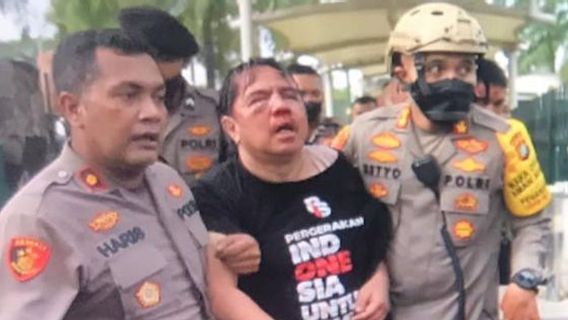 Ade Armando Dikeroyok dan Ditelanjangi di Depan DPR, Kurawa: Jadi Pendukung Jokowi Berat, Ancaman Makanan Sehari-hari