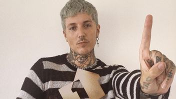 Pengalaman Rehabilitasi Spiritual Oli Sykes, Habiskan 1 Bukan Bersama Biksu Hare Krishna 