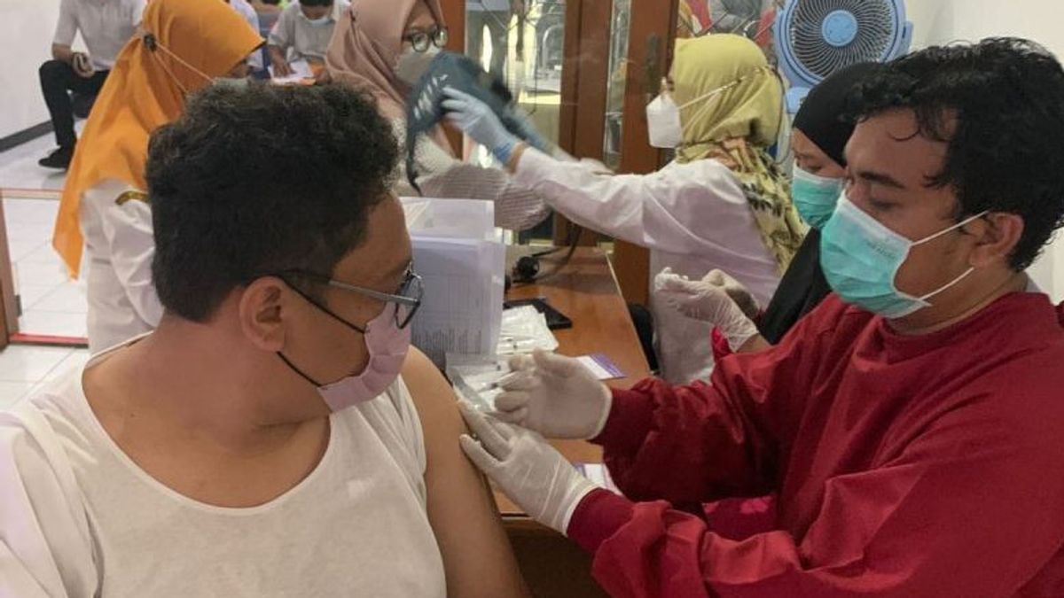 236.178 Warga Surabaya Sudah Disuntik Vaksin Booster