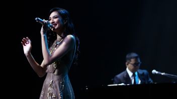 The Charm Of Mikha Tambayong At The 50 Years Of Berkarya Concert Harvey Malaiholo