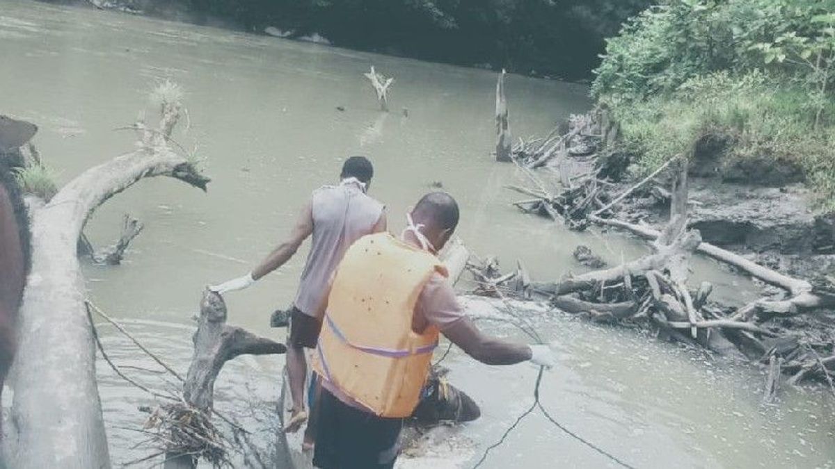 Another Member Of The National Police, Bripda Steven Warpar, Who Fell On The Diguel River, Papua, Was Found