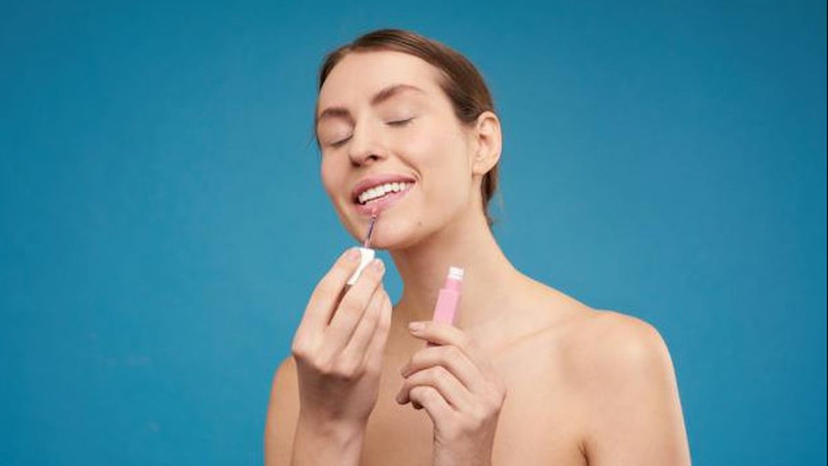 6 Trik Agar Tampilan Makeup Bisa Tahan Lama di Wajah
