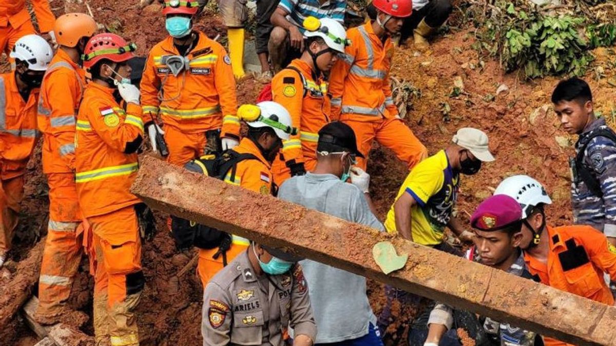 Land Disaster Longsor Natuna, 8 People Still Missing