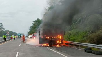 Kebakaran Bus Wisata Al Mubarok di Tol Pasuruan, 48 Orang Penumpang Selamat