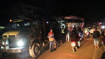 سائق حافلة فر بعد حادث تحطم مميت في سياميس تطارده الشرطة