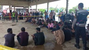 50 Imigran Rohingya yang Mendarat di Aceh Timur Hari Ini Sempat Lari dan Bersembunyi di Semak-semak