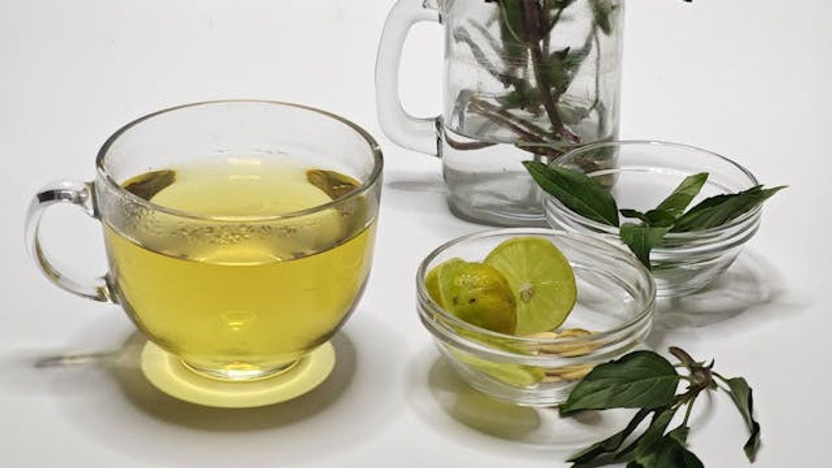 スプレーミントティーを飲むとニキビを治すことができますか?皮膚科医の意見をご覧ください