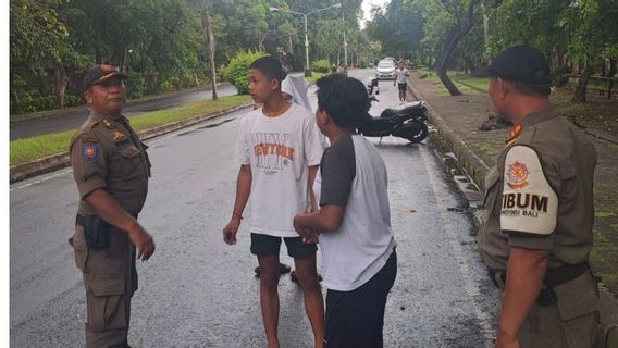 Satpol PP Bali Patroli di Area Perburuan Koin Jagat