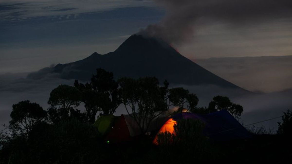 Mount Merapi Launches 68 Hot Clouds Falls In A Week