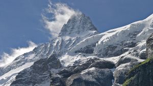 La chaleur et la poussière du Sahara affluent le glacier suisse au-dessus de la moyenne cette année