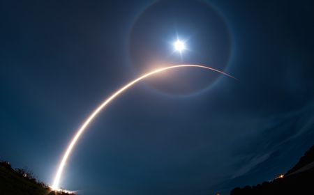 SpaceX Kembali Luncurkan 23 Satelit Starlink Menggunakan Roket Falcon 9