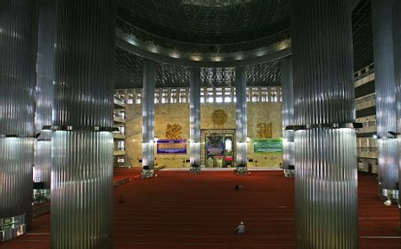 Masjid Istiqlal Gelar Salat Jumat, Syaratnya Tunjukkan Kartu Vaksin