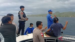 Tim SAR Menyisir Lokasi Kapal Wisata Tenggelam di Labuan Bajo