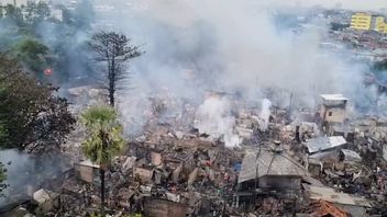 ケマヨラン地震の何百もの家屋が焼かれる前に、2人の男がガソリンを持って逮捕されました