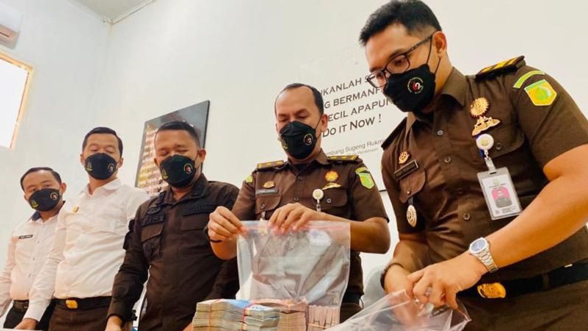 Uang Rp258 Juta Ini Dikembalikan Tersangka Korupsi Laboratorium Bahasa Disdik Aceh Barat ke Kejaksaan, Proses Hukum Lanjut Terus