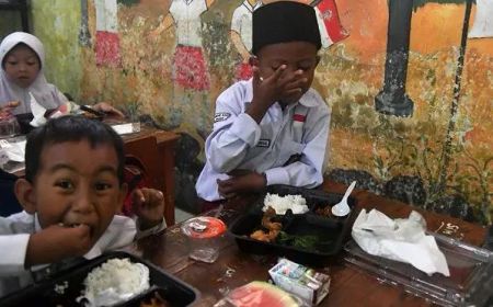 Ketika Anak-anak Kita Harus Berutang untuk Makan Bergizi Gratis