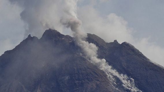 メラピ、南西2.5kmまで熱い雲を打ち上げ