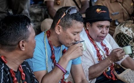 Sandiaga Uno Latih dan Dampingi Desa di Papua Supaya Ekonomi Warga Naik