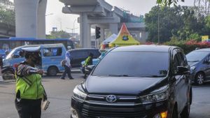 Pengendara Mobil Pelat RFH yang Tabrak Polantas di Tol Pancoran Jadi Tersangka