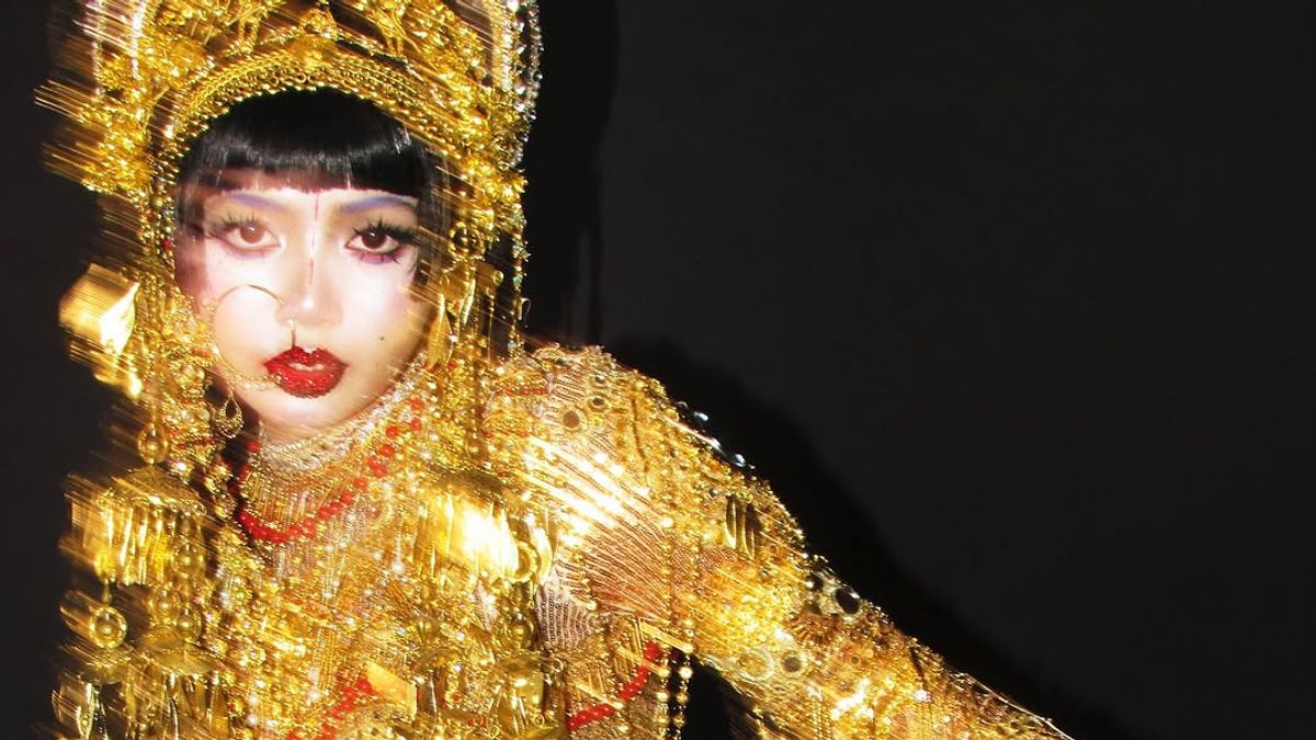 丽莎·BLACKPINK(Lisa BLACKPINK)在2025年真珠节上以“金枪鱼”为特色