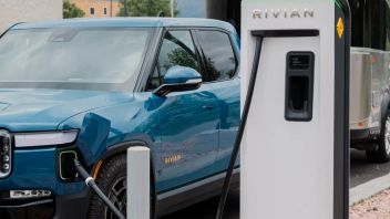 Follow Tesla, Rivian Opens Charging Network For All Electric Cars