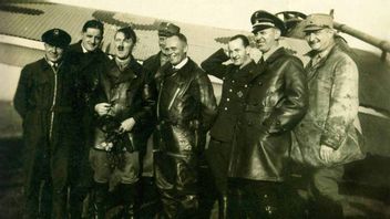俄罗斯FSB发布私人飞行员阿道夫·希特勒关于纳粹领导人在柏林掩体的最后几个小时的证词