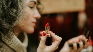 Tips Memilih Warna Lipstik untuk Mencerahkan Wajah