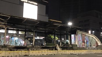 Aksi Anarkis di Jakarta Meluas, Halte Transjakarta Senen Jakarta Dibakar