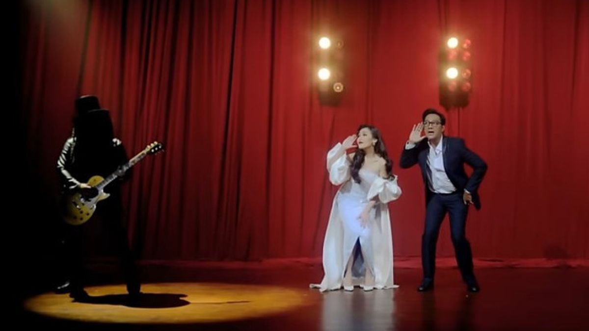 Ada Gimik Slash dalam Kolaborasi Andre Taulany dan Ayu Ting Ting di Cover Lagu Nurlela