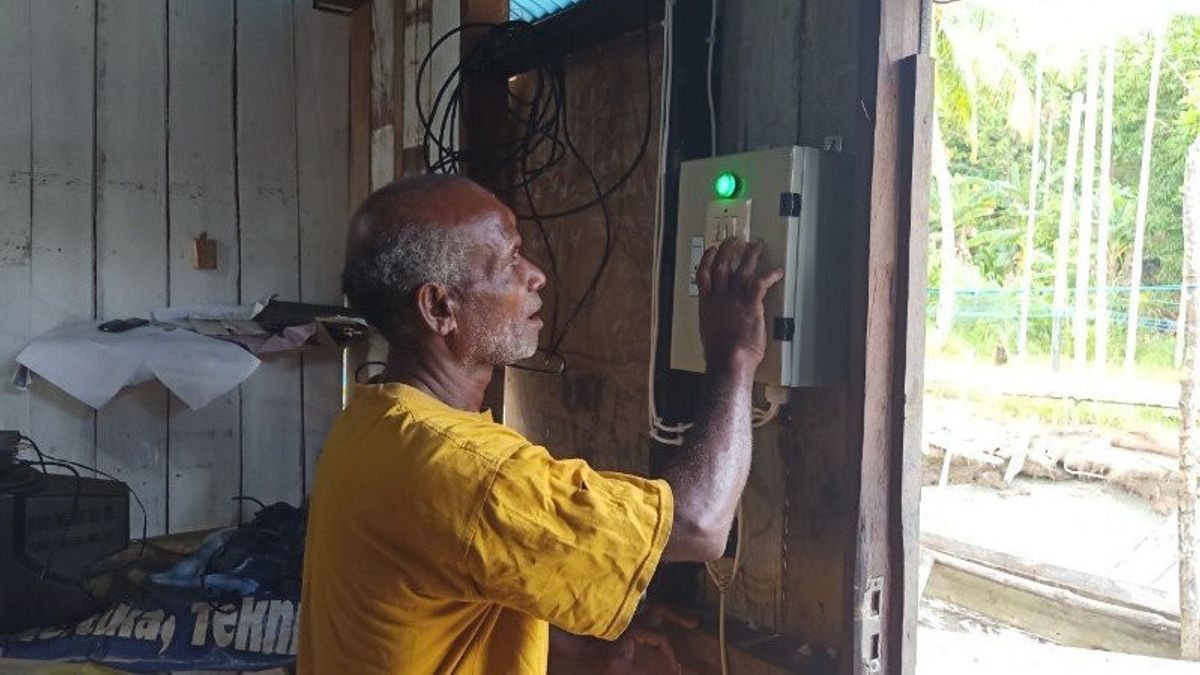 Tout Ce Temps Obscurité, 11 Villages Dans Les îles Yapen, Papouasie, Enfin Profiter De L’électricité PLN