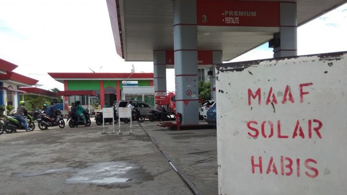 West Sumatra Police Reveal Illegal Sales Of 5,000 Liters Of Diesel To Companies
